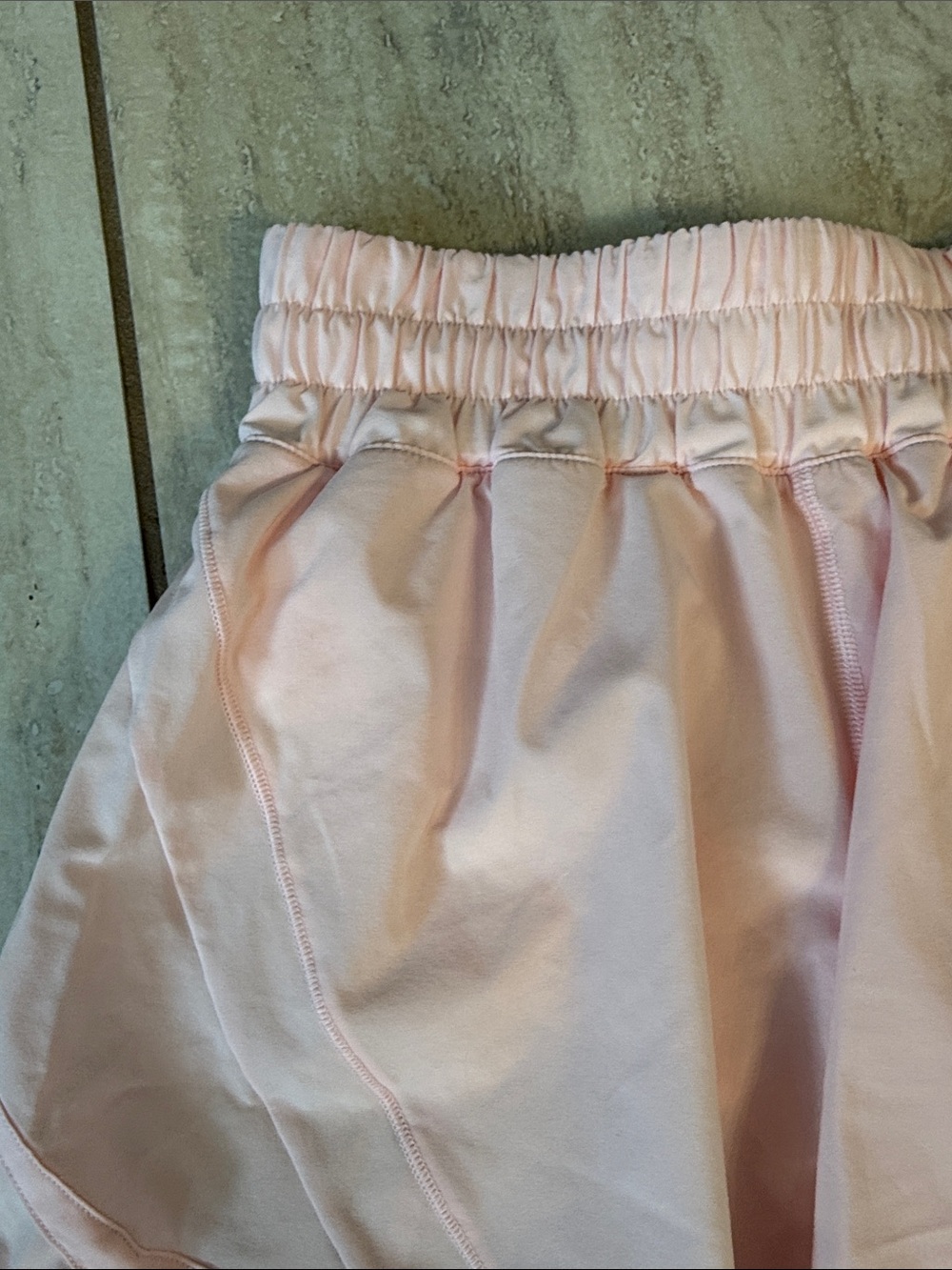 Lululemon Track That Mid-Rise Lined
Short 5" Strawberry Milkshake Size 6 - Picture 4 of 16